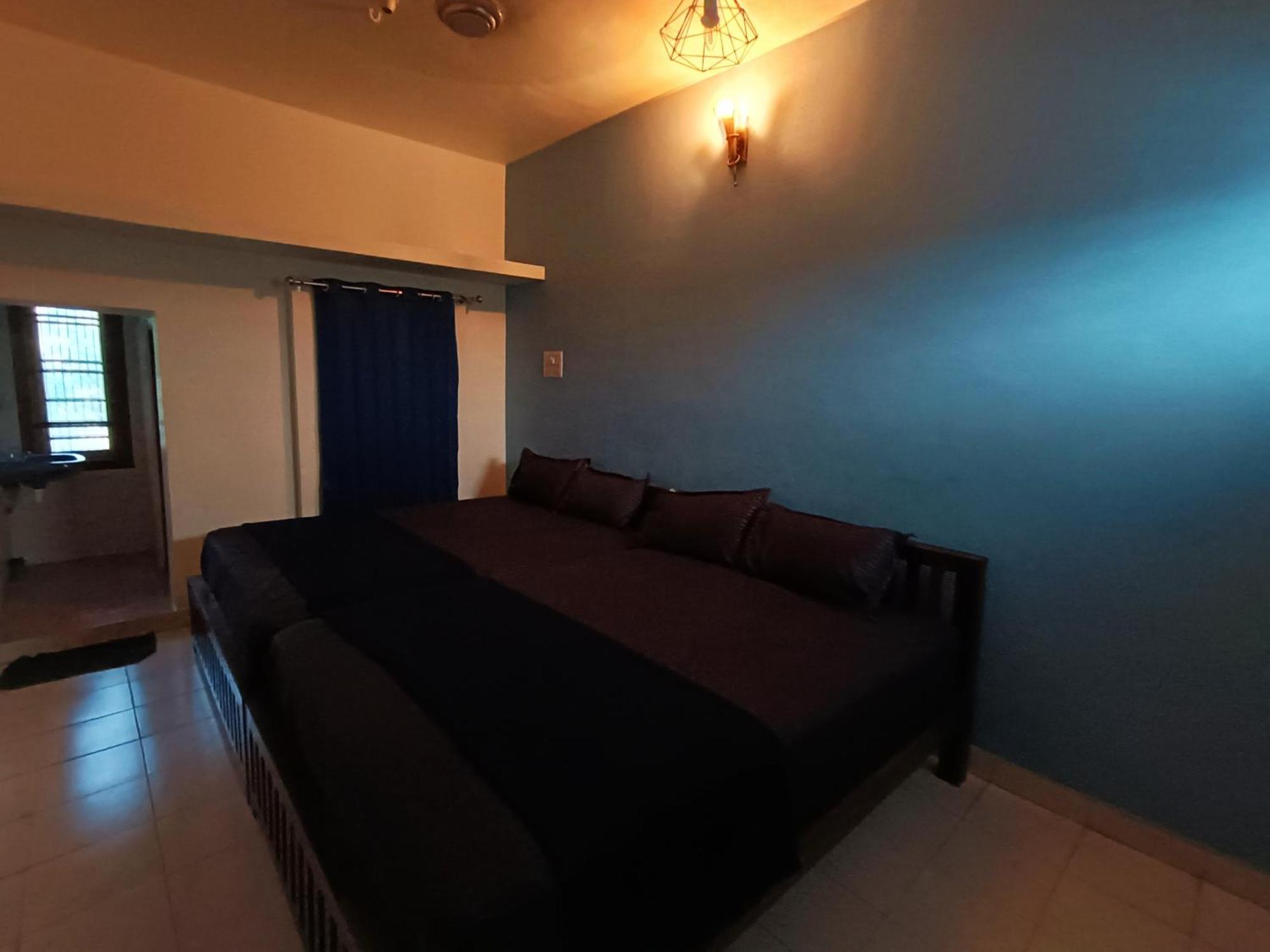 Omkara - The Fives Guest House Tiruvannāmalai Стая снимка