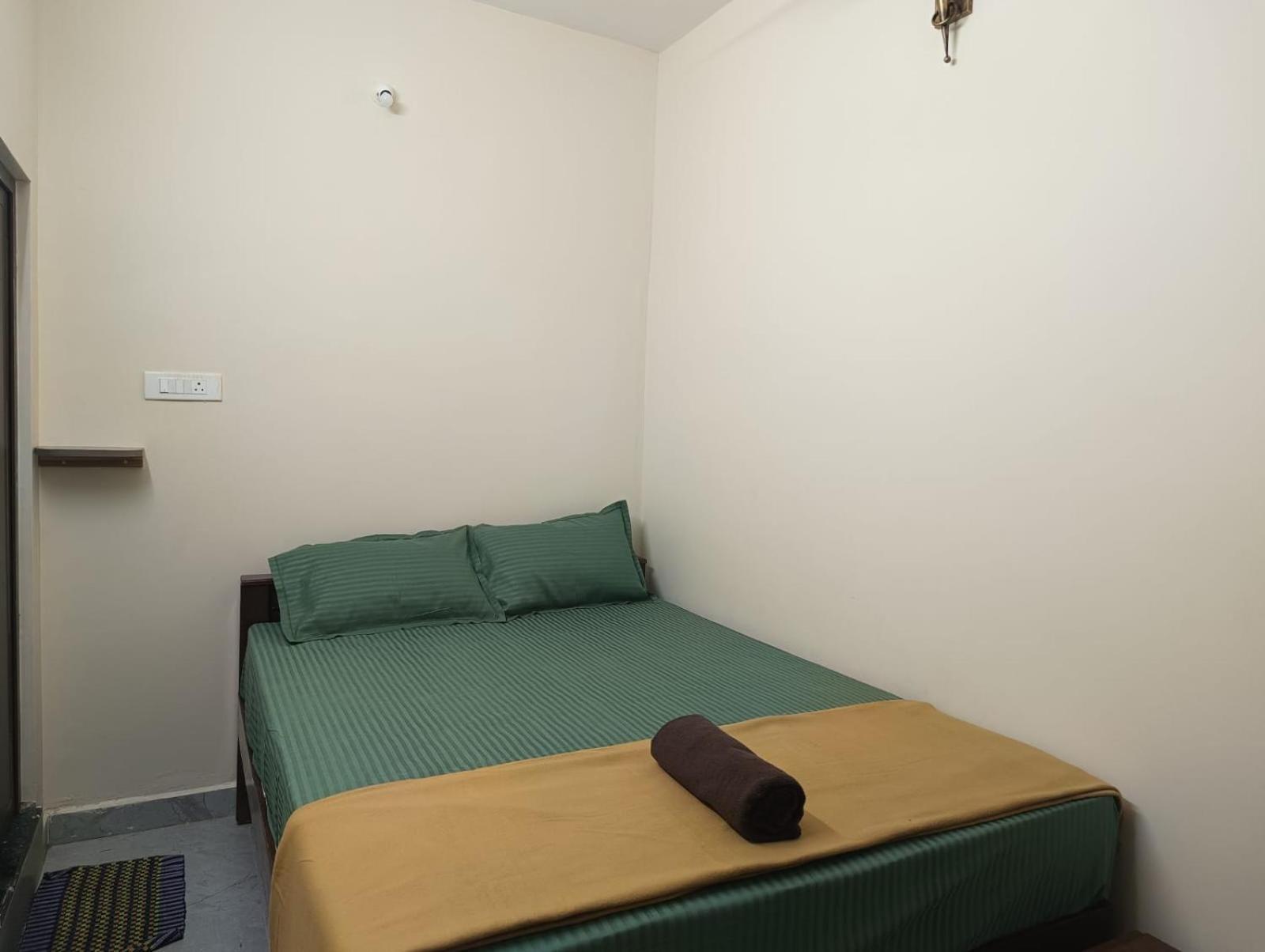 Omkara - The Fives Guest House Tiruvannāmalai Екстериор снимка